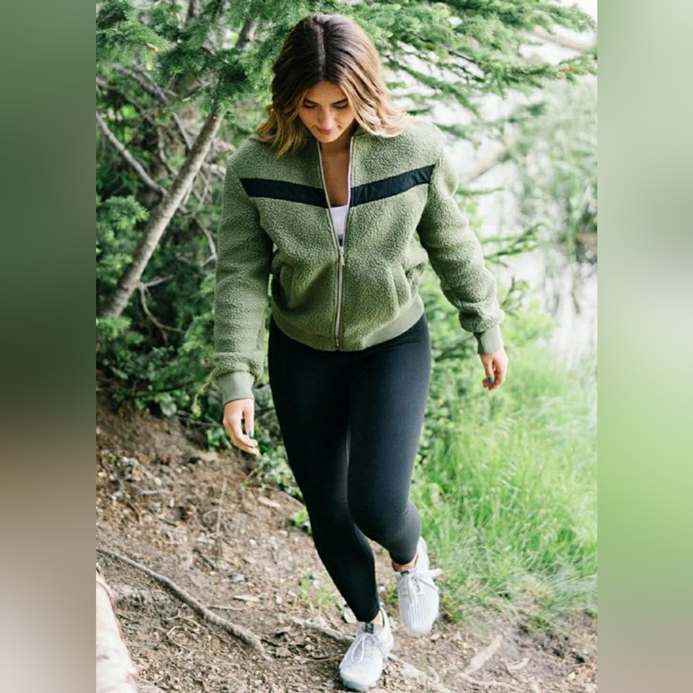 ZYIA Olive Flying V Fleece Jacket - L